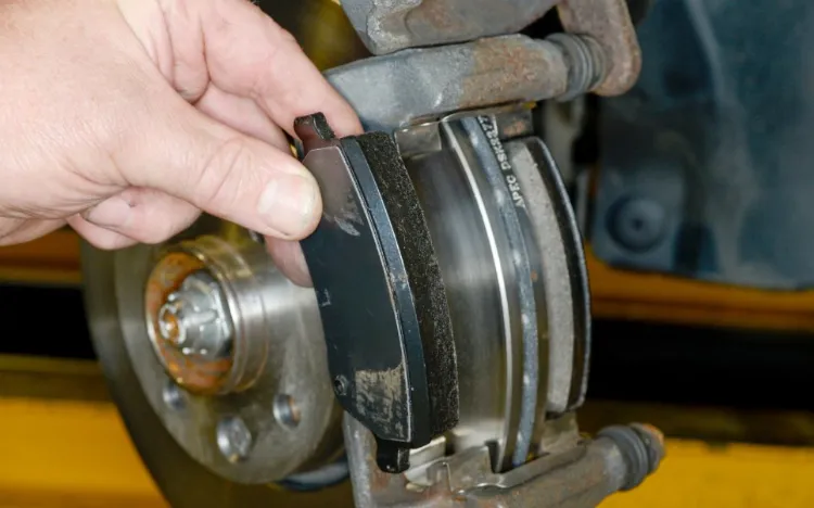 Auto Spare Parts Asbestos Ceramic Brake Pads for Chevrolet