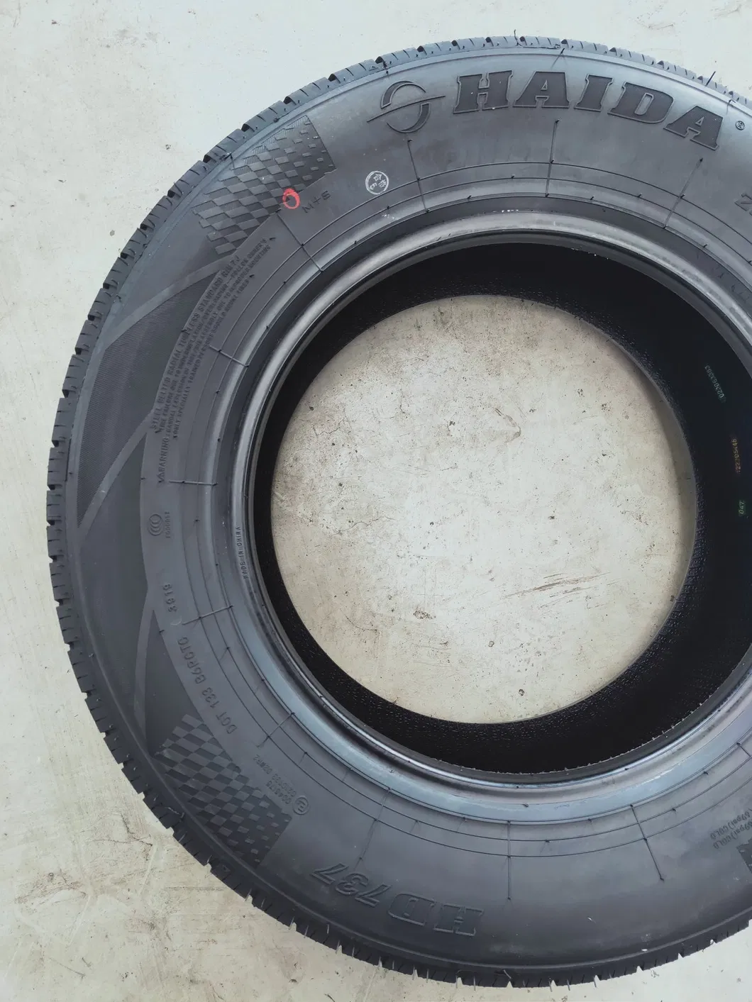 Chinese Famous Brand Haida Brand with Best Quality PCR/ Car Tire Passenger Car Tyre 165/70r14 235/55r17 185/70r14