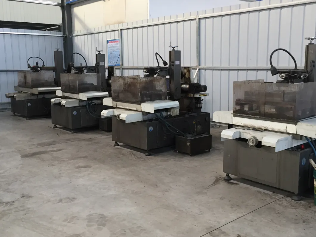 D1035 Semi-Metallic Formula Brake Pads Auto Parts for Chevrolet Ave Chevrolet Opera Daewoo Lands Suzuki Lorenzo Pontiac Wave5 (96281937)