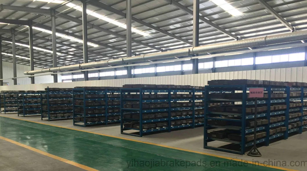 D1035 Semi-Metallic Formula Brake Pads Auto Parts for Chevrolet Ave Chevrolet Opera Daewoo Lands Suzuki Lorenzo Pontiac Wave5 (96281937)