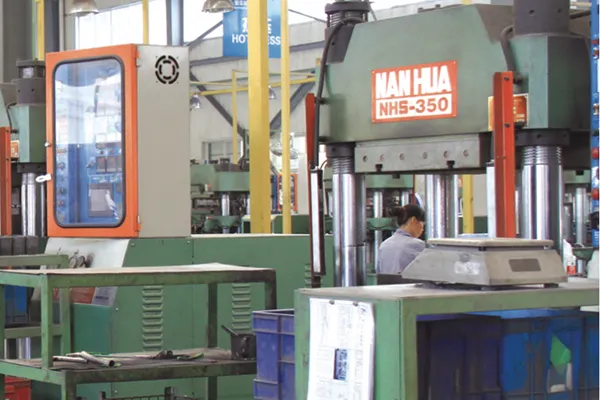 D374 Auto Brake Pads for Mg Zr Hatchback Rear Wheels with OE No. 43022-St3-E00