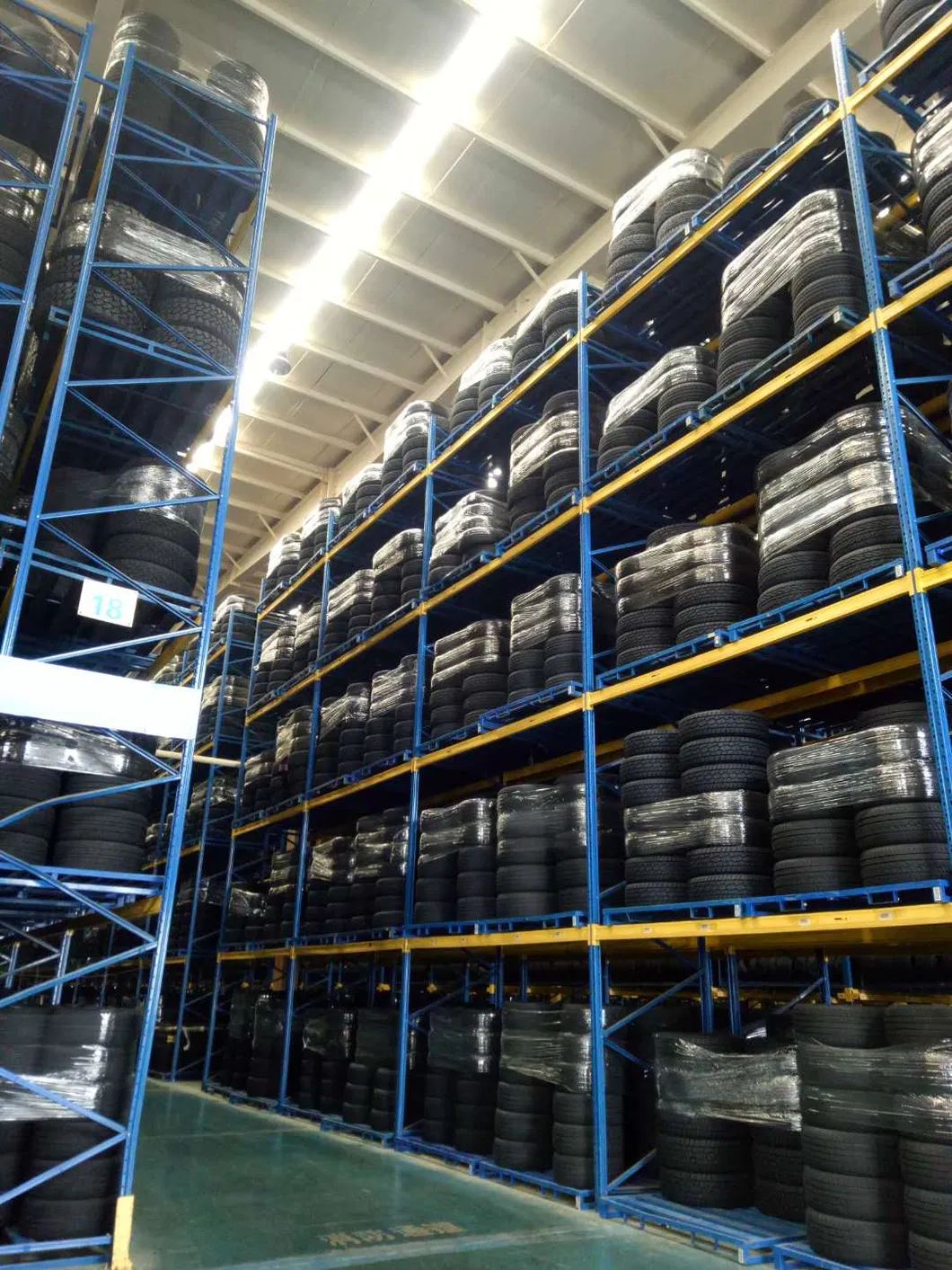 Over 200, 000 PCS Passenger Car Tyres, Summer Tires, Winter Tyres, All Season Tire, Runflat Tyre, at, Mt Tire in Stock 13-14′′ 15-16′′ 18-20′′ 22′′