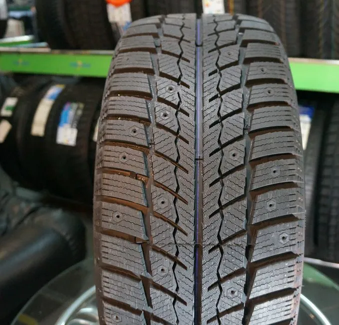 Winter Passanger Car Tire SUV Tire with Stud 275/50r21 245/45r20 275/40r20 315/35r20 235/65r16c Studded Winter Tire